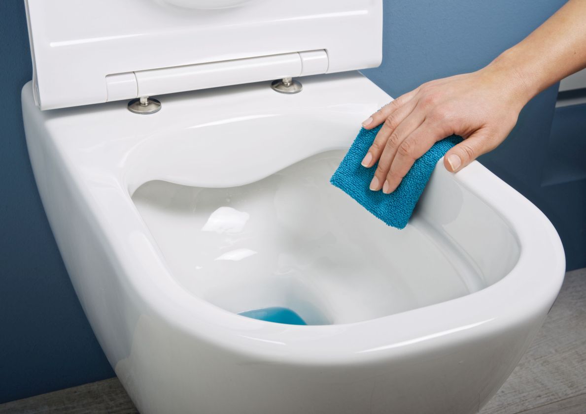 Záchodové zvyklosti ve světě: Vstup na WC v přezůvkách či absence toaletního papíru